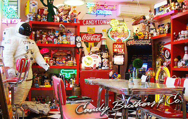  Candy Tower  ร้านขายสินค้าเบ็ดเตล็ดสัญชาติอเมริกัน